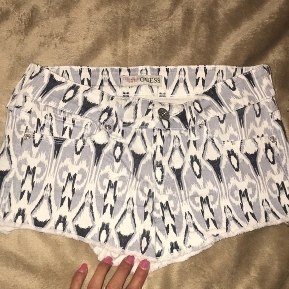 UEC Guess ikat printed raw hem jean shorts 26 mid-rise